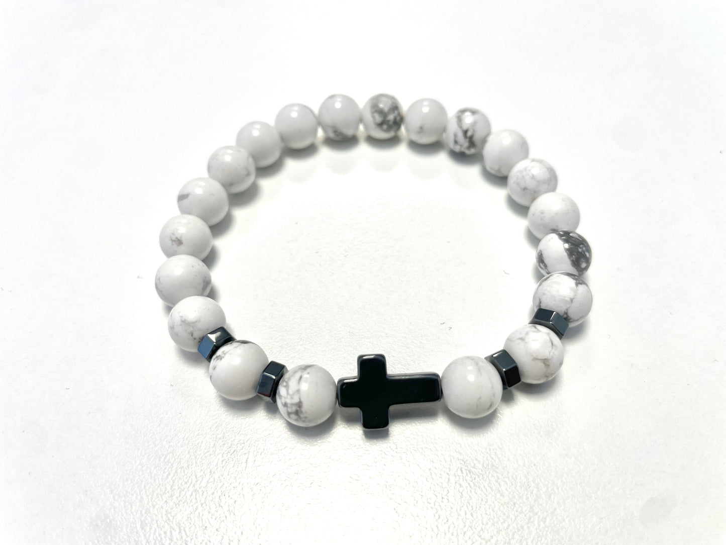 Bracelet Croix Howlite Blanche  – Apaisement • Clarté d'esprit • Patience