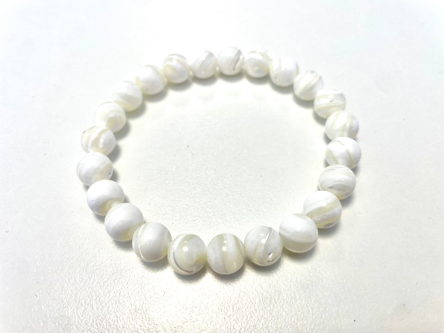 Bracelet Nacre Blanc – Douceur • Protection • Harmonie